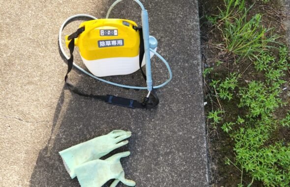 除草剤散布・アパートスタジオ周辺・撮影専用アパート・撮影専用に改造したアパートスタジオ・撮影用電源。壁の取り外し・撮影用物件・ハウススタジオ・レンタルハウス・貸しスタジオ・アトリエミカミ・管理運営・スタジオ料金・映画撮影・ドラマ撮影・再現ドラマ撮影・YouTube撮影・ミュージックビデオ撮影・CM撮影・東京・東京近郊・連続ドラマ撮影・ロケ地・ロケ場所・有名作品・ロケ地巡り・ロケハン・ロケ弁・撮影場所