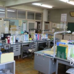 職員室・学校スタジオ高校生の教室・学校スタジオ・学校撮影・ミュージックビデオ撮影現場・撮影スポット・学園ドラマ・コマーシャル撮影・CM撮影・映画撮影・再現ドラマ撮影・コスプレ撮影・ユーチューブ撮影・アトリエミカミ・管理運営・学校撮影・レンタルスタジオ・東京近郊・東京・東京・関東・桜川市・真壁町・撮影専用物件
