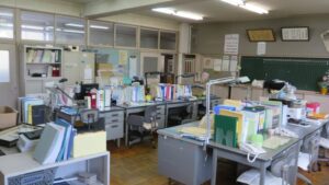 職員室・学校スタジオ高校生の教室・学校スタジオ・学校撮影・ミュージックビデオ撮影現場・撮影スポット・学園ドラマ・コマーシャル撮影・CM撮影・映画撮影・再現ドラマ撮影・コスプレ撮影・ユーチューブ撮影・アトリエミカミ・管理運営・学校撮影・レンタルスタジオ・東京近郊・東京・東京・関東・桜川市・真壁町・撮影専用物件