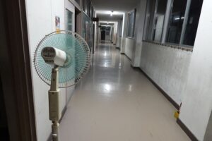 超音波加湿器の消毒液・学校スタジオ消毒・コロナ対策・・学校スタジオ・高校生の教室・学校スタジオ・学校撮影・ミュージックビデオ撮影現場・撮影スポット・学園ドラマ・コマーシャル撮影・CM撮影・映画撮影・再現ドラマ撮影・コスプレ撮影・ユーチューブ撮影・アトリエミカミ・管理運営・学校撮影・レンタルスタジオ・東京近郊・東京・東京・関東・桜川市・真壁町・撮影専用物件