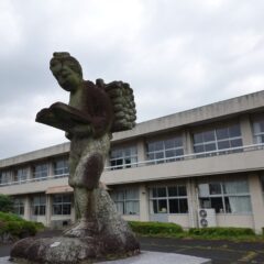 学校スタジオ・二宮金次郎像・高校生の教室・学校スタジオ・学校撮影・ミュージックビデオ撮影現場・撮影スポット・学園ドラマ・コマーシャル撮影・CM撮影・映画撮影・再現ドラマ撮影・コスプレ撮影・ユーチューブ撮影・アトリエミカミ・管理運営・学校撮影・レンタルスタジオ・東京近郊・東京・東京・関東・桜川市・真壁町・撮影専用物件