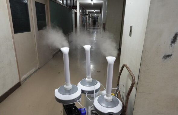 超音波加湿器の消毒液・学校スタジオ消毒・コロナ対策・・学校スタジオ・高校生の教室・学校スタジオ・学校撮影・ミュージックビデオ撮影現場・撮影スポット・学園ドラマ・コマーシャル撮影・CM撮影・映画撮影・再現ドラマ撮影・コスプレ撮影・ユーチューブ撮影・アトリエミカミ・管理運営・学校撮影・レンタルスタジオ・東京近郊・東京・東京・関東・桜川市・真壁町・撮影専用物件