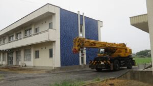 ワイヤーアクションの時の重機・学校スタジオ・学校撮影・ミュージックビデオ撮影現場・撮影スポット・学園ドラマ・コマーシャル撮影・CM撮影・映画撮影・再現ドラマ撮影・コスプレ撮影・ユーチューブ撮影・アトリエミカミ・管理運営・学校撮影・レンタルスタジオ・東京近郊・東京・東京・関東・桜川市・真壁町・撮影専用物件