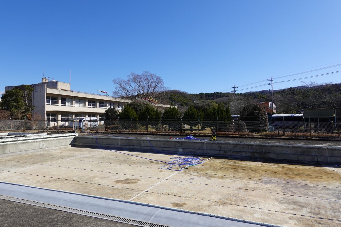 空のプール・水なしプール・学校のプール撮影・学校スタジオ・学校撮影・ミュージックビデオ撮影現場・撮影スポット・学園ドラマ・コマーシャル撮影・CM撮影・映画撮影・再現ドラマ撮影・コスプレ撮影・ユーチューブ撮影・アトリエミカミ・管理運営・学校撮影・レンタルスタジオ・東京近郊・東京・東京・関東・桜川市・真壁町・撮影専用物件