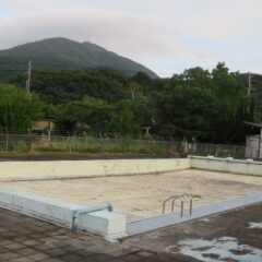 空のプール・水のないプール・アトリエミカミ学校スタジオ・アトリエミカミの撮影現場・学校スタジオ・学校撮影・ミュージックビデオ撮影現場・撮影スポット・学園ドラマ・コマーシャル撮影・CM撮影・映画撮影・再現ドラマ撮影・コスプレ撮影・ユーチューブ撮影・アトリエミカミ・管理運営・学校撮影・レンタルスタジオ・東京近郊・東京・東京・関東・桜川市・真壁町・撮影専用物件