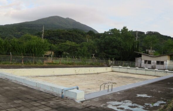 空のプール・水のないプール・アトリエミカミ学校スタジオ・アトリエミカミの撮影現場・学校スタジオ・学校撮影・ミュージックビデオ撮影現場・撮影スポット・学園ドラマ・コマーシャル撮影・CM撮影・映画撮影・再現ドラマ撮影・コスプレ撮影・ユーチューブ撮影・アトリエミカミ・管理運営・学校撮影・レンタルスタジオ・東京近郊・東京・東京・関東・桜川市・真壁町・撮影専用物件