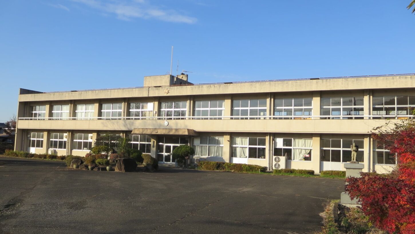 学校スタジオ正面・ロケハン・アトリエミカミ学校スタジオ・アトリエミカミの撮影現場・学校スタジオ・学校撮影・ミュージックビデオ撮影現場・撮影スポット・学園ドラマ・コマーシャル撮影・CM撮影・映画撮影・再現ドラマ撮影・コスプレ撮影・ユーチューブ撮影・アトリエミカミ・管理運営・学校撮影・レンタルスタジオ・東京近郊・東京・東京・関東・桜川市・真壁町・撮影専用物件