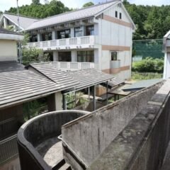 入札物件・公共物件・スタジオ経営・ロケーションコーデネーと物件・撮影で使えそうな・映えそうな・ワンコとお散歩・犬・アトリエミカミ・撮影専用・改造・撮影用電源・撮影専用物件・パネル壁・メインロケハン・オールスタッフロケハン・連続ドラマ・映画撮影・アトリエミカミ管理運営・撮影場所・ハウススタジオ・昭和でレトロなアパートスタジオ・撮影専用物件・出入り階段も俯瞰で撮影・ドラマ・映画・再現ドラマ・撮影ポイント・ロケ地・ロケ場所・常総市・水海道・東京近郊・東京駅から50分・駅歩5