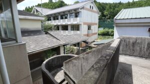 公共物件・アトリエミカミ・業務用大型ストーブ・学校の体育館・学校スタジオ・筑波山・高校生の教室・学校スタジオ・学校撮影・ミュージックビデオ撮影現場・撮影スポット・学園ドラマ・コマーシャル撮影・CM撮影・映画撮影・再現ドラマ撮影・コスプレ撮影・ユーチューブ撮影・アトリエミカミ・管理運営・学校撮影・レンタルスタジオ・東京近郊・東京・東京・関東・桜川市・真壁町・撮影専用物件
