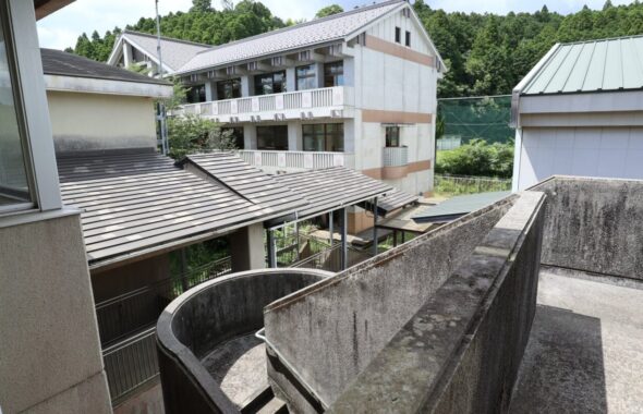 公共物件・アトリエミカミ・業務用大型ストーブ・学校の体育館・学校スタジオ・筑波山・高校生の教室・学校スタジオ・学校撮影・ミュージックビデオ撮影現場・撮影スポット・学園ドラマ・コマーシャル撮影・CM撮影・映画撮影・再現ドラマ撮影・コスプレ撮影・ユーチューブ撮影・アトリエミカミ・管理運営・学校撮影・レンタルスタジオ・東京近郊・東京・東京・関東・桜川市・真壁町・撮影専用物件