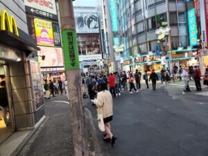 渋谷・ハロウィン・騒ぎ・アトリエミカミ・アパート昭和レトロアパートスタジオ・アパートスタジオ・アトリエミカミ・撮影専用・撮影専用に改造したアパートスタジオ・撮影用電源。壁の取り外し・撮影用物件・ハウススタジオ・レンタルハウス・貸しスタジオ・アトリエミカミ・管理運営・スタジオ料金・映画撮影・ドラマ撮影・再現ドラマ撮影・YouTube撮影・ミュージックビデオ撮影・CM撮影・東京・東京近郊・連続ドラマ撮影・ロケ地・ロケ場所・有名作品・ロケ地巡り・ロケハン・ロケ弁・撮影場所・スタジオ・