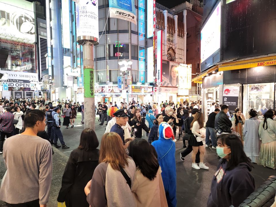 渋谷・ハロウィン・騒ぎ・アトリエミカミ・アパート昭和レトロアパートスタジオ・アパートスタジオ・アトリエミカミ・撮影専用・撮影専用に改造したアパートスタジオ・撮影用電源。壁の取り外し・撮影用物件・ハウススタジオ・レンタルハウス・貸しスタジオ・アトリエミカミ・管理運営・スタジオ料金・映画撮影・ドラマ撮影・再現ドラマ撮影・YouTube撮影・ミュージックビデオ撮影・CM撮影・東京・東京近郊・連続ドラマ撮影・ロケ地・ロケ場所・有名作品・ロケ地巡り・ロケハン・ロケ弁・撮影場所・スタジオ・