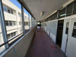 行田学校スタジオ・高校廊下