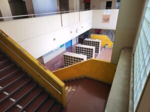 行田学校スタジオ・高校昇降口・北河原高等学校