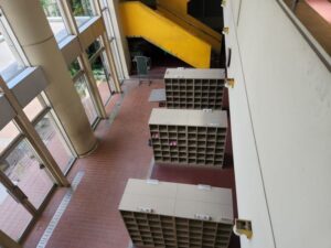 行田学校スタジオ・高校昇降口・北河原高等学校
