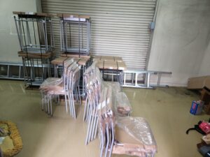 行田学校スタジオ・運送業者待ち・配送・高校生用机と椅子・メンテナンス・清掃・北河原高等学校・高校スタジオ・東京近郊
