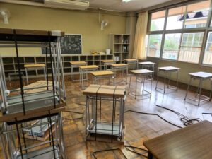 行田学校スタジオ・運送業者待ち・配送・高校生用机と椅子・メンテナンス・清掃・北河原高等学校・高校スタジオ・東京近郊
