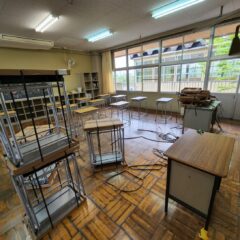 行田学校スタジオ・運送業者待ち・配送・高校生用机と椅子・メンテナンス・清掃・北河原高等学校・高校スタジオ・東京近郊