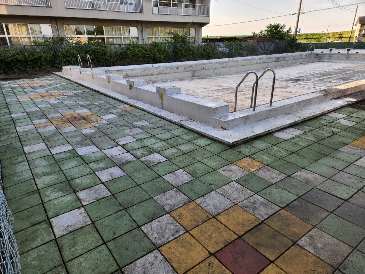 行田学校スタジオ・プールサイド・メンテナンス・高圧洗浄・清掃・北河原高等学校・高校スタジオ・東京近郊