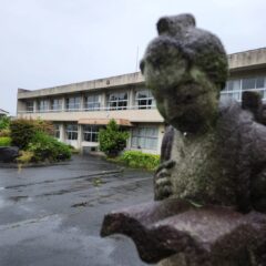 学校スタジオ・正面・二宮尊徳