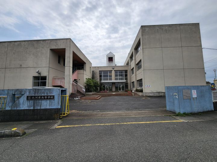 行田学校スタジオの看板は、北河原高等学