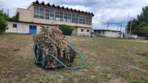 リヤカーのタイヤ修理・現場復帰・草刈り運搬