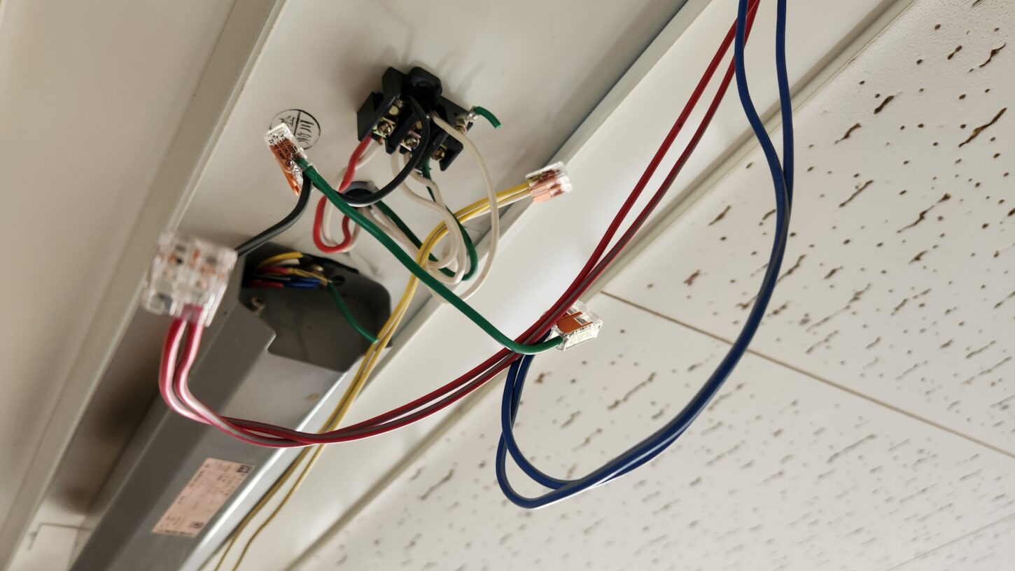 5500ケルビンのLED型の蛍光灯・バイパス工事・撮影専用・電気配線工具・ストリッパー・配線工事・LED・行田学校スタジオメンテナンンス・広い校庭・ドラマ撮影・映画撮影・YouTube撮影・ミュージックビデオ撮影・CM撮影・コスプレ撮影・イベント・学校スタジオ・高校生教室・高校撮影・ハウススタジオ・ロケ地・ロケ場所・撮影場所・東京近郊・埼玉県・行田市・飾り込み・ロケハン・日本テレビ・テレビ朝日・フジテレビ・テレビ東京・学校スタジオ・学校のロケ場所・撮影出来る学校アトリエミカミ・管理運営・スタジオ料金・映画撮影・ドラマ撮影・再現ドラマ撮影・YouTube撮影・ミュージックビデオ撮影・CM撮影・東京・東京近郊・連続ドラマ撮影・ロケ地・ロケ場所・有名作品・ロケ地巡り・ロケハン・ロケ弁・撮影場・美術建込・ドローン撮影・日本テレビ・テレビ朝日・テレビ東京・フジテレビ・ネットフリックス・ＣＭ撮影・撮影スタジオ・東京・埼玉県・千葉県・神奈川県・茨城県・関東圏・