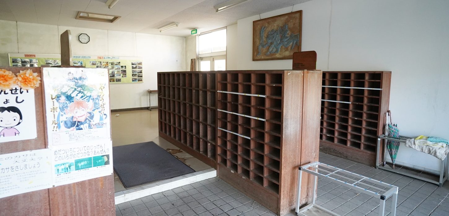まるごと撮影できちゃう学校スタジオ・下駄箱・入り口・登下校・
