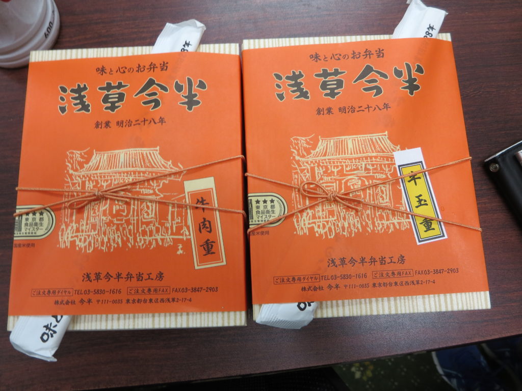撮影スタッフ喜ぶロケ弁