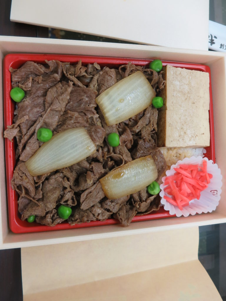 撮影スタッフ喜ぶロケ弁