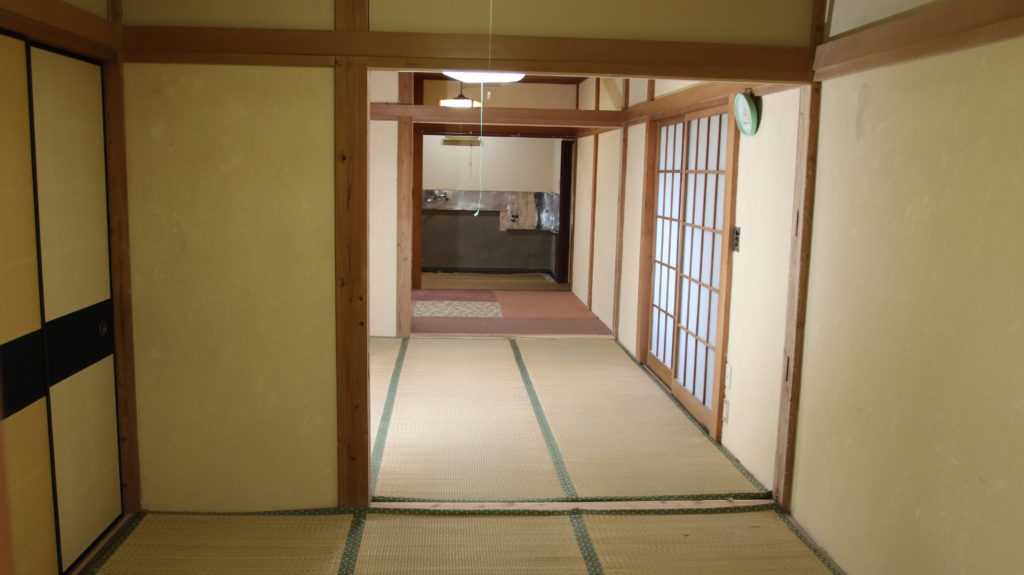 昭和でレトロなアパートスタジオ・取り外し可能な壁