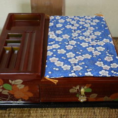 昭和の美術小道具電話台