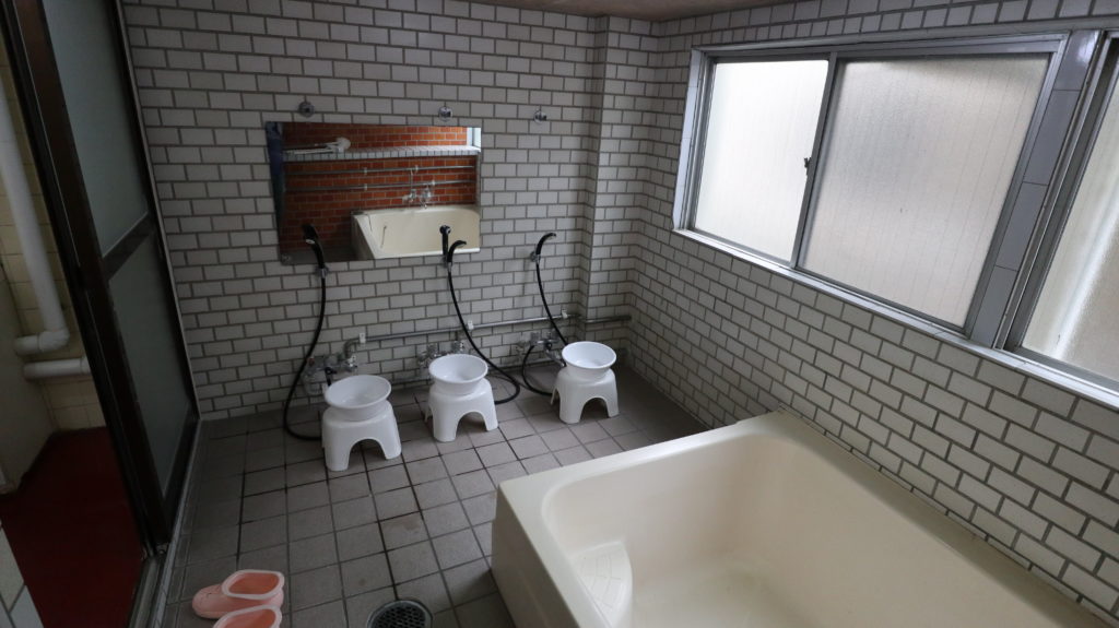 戸建てスタジオ、元ビジネスホテル共同風呂