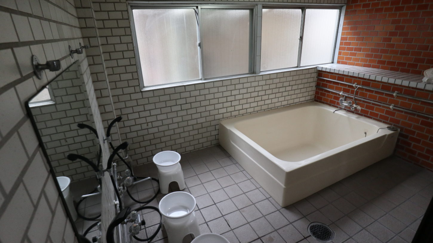 戸建てスタジオ、元ビジネスホテル共同風呂