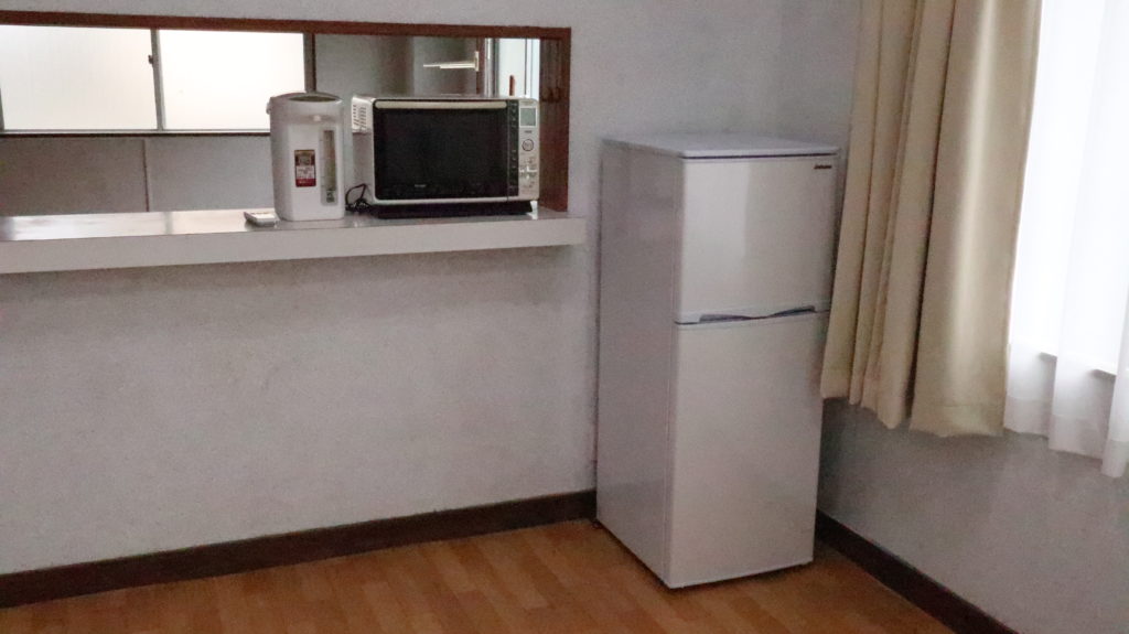 冷蔵庫・電子レンジ・ポット準備しました
