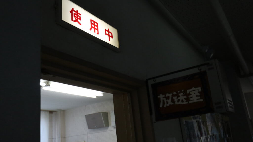 まるまる撮影で使える学校スタジオ・放送室
