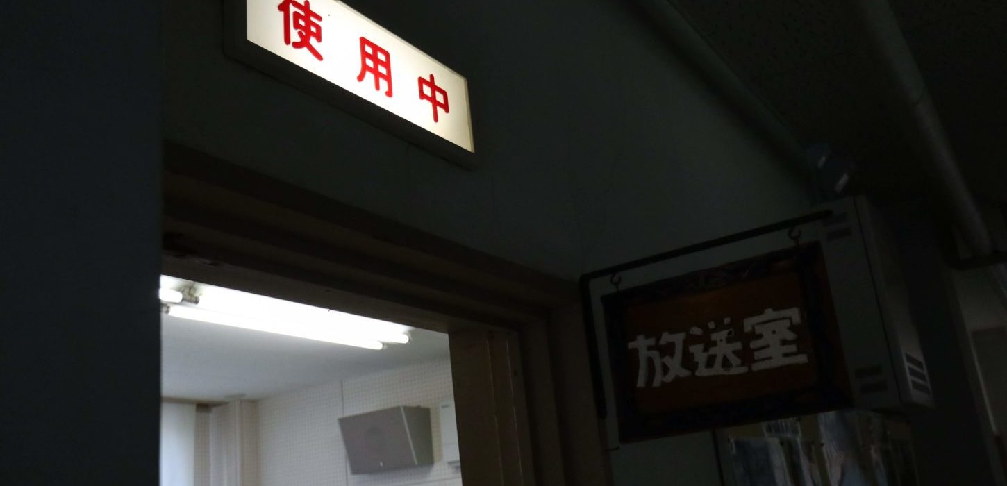 まるまる撮影で使える学校スタジオ・放送室