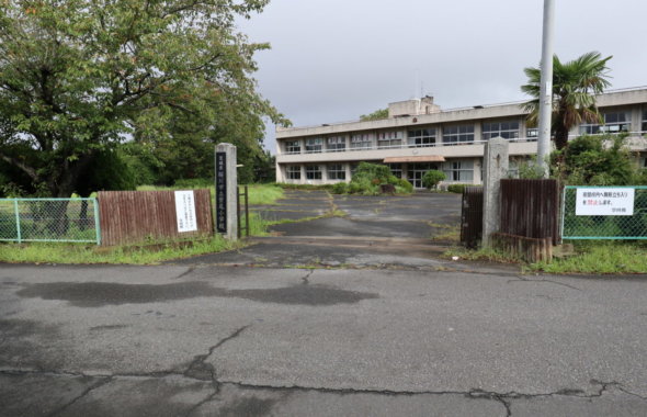 撮影で使える学校スタジオ・正面の正門・東京近郊・ロケ地