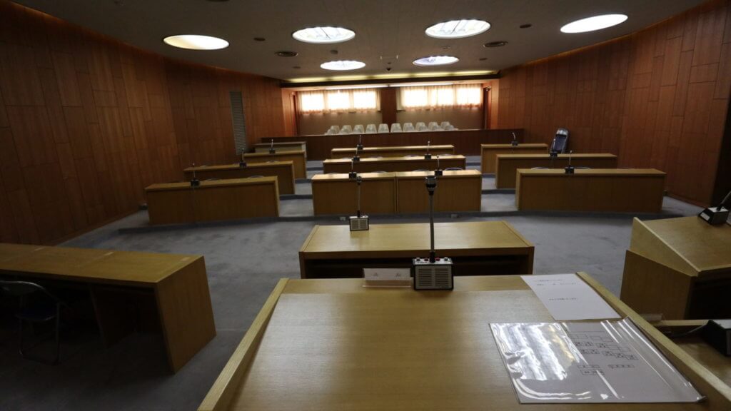 裁判所に見える会議室・撮影できます・アトリエミカミがコーディネート・学校スタジオ近所・東京近郊