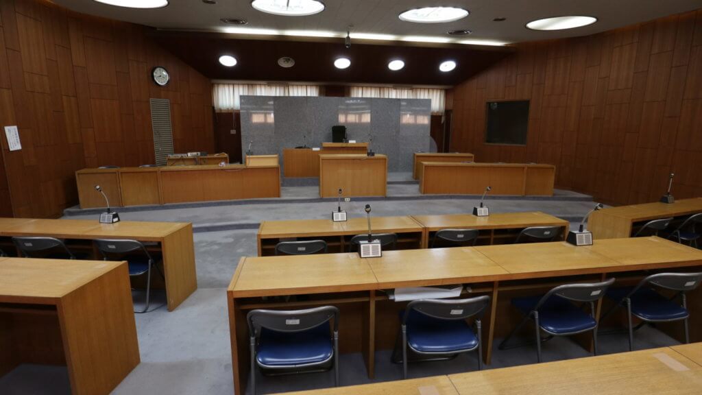 裁判所に見える会議室・撮影できます・アトリエミカミがコーディネート・学校スタジオ近所・東京近郊