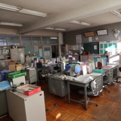 まるごと撮影できちゃう学校スタジオの職員室・美術飾り込・