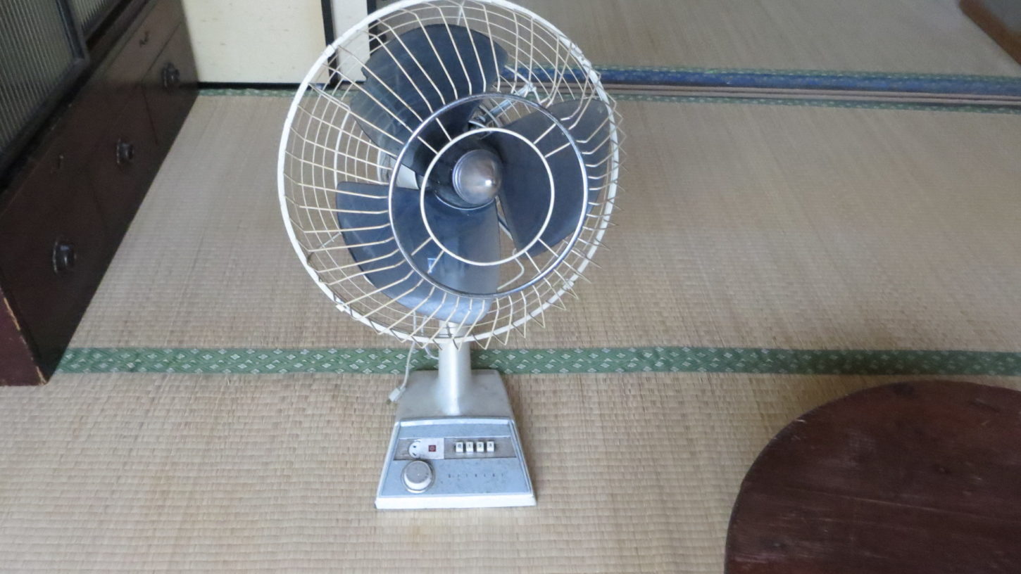 レトロな昭和の扇風機１９６０年代から１９７０年代