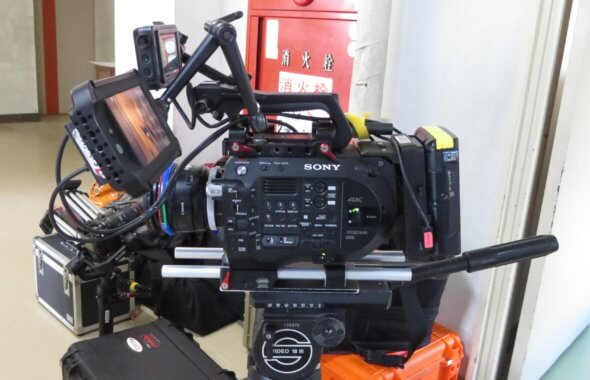 まるまる撮影で使える学校スタジオ・廊下・昼・カメラ・ソニー・ＦＳ７