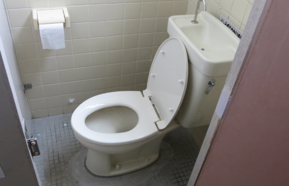 撮影で使える学校スタジオ・便所・便器・東京近郊・ロケ地