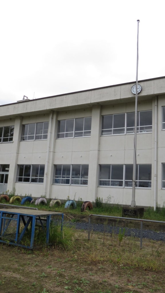 まるまる撮影で使える学校スタジオ・校庭・朝礼台・国旗台・東京近郊・真壁町・桜川市・