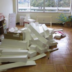 まるごと撮影で使える学校スタジオの保護者図書室・大人の図書館・片付け中