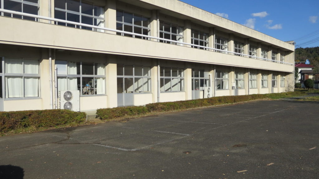まるごと撮影できちゃう学校スタジオ・庭の雑草・草刈・駆除・綺麗にしました・