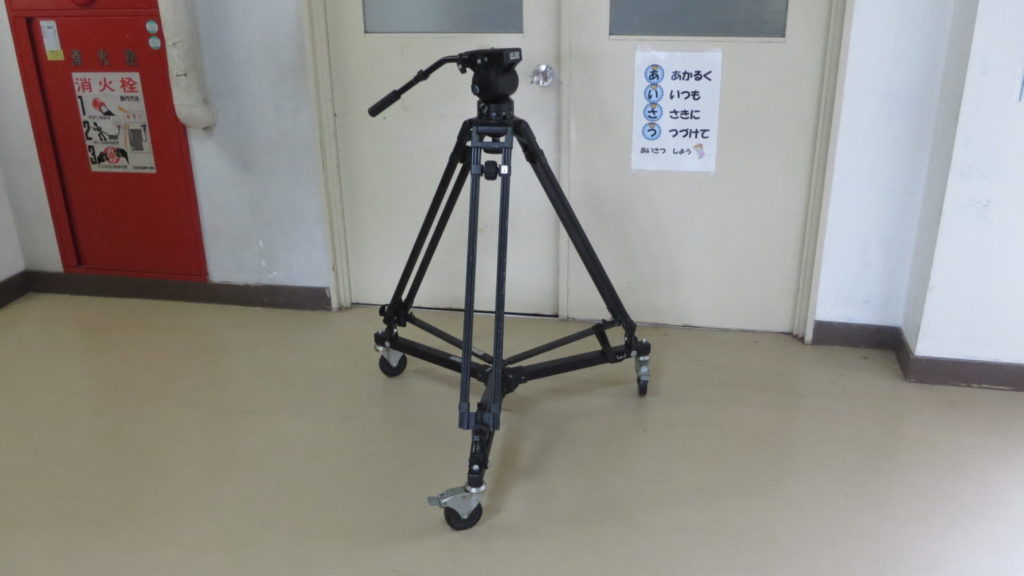 カメラドリー・三脚・貸しました・いろいろ撮影できる学校スタジオ
