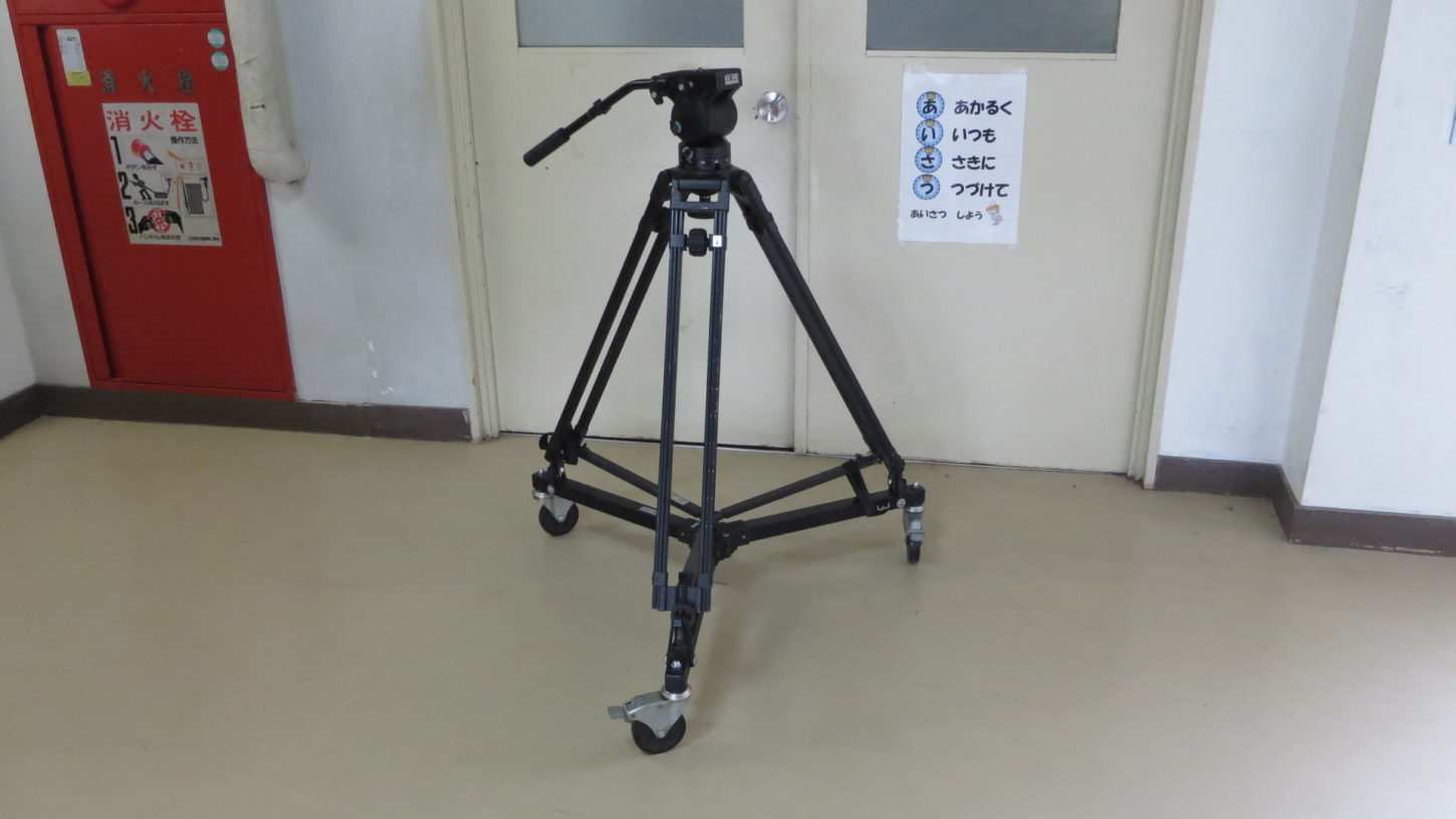 カメラドリー・三脚・貸しました・いろいろ撮影できる学校スタジオ