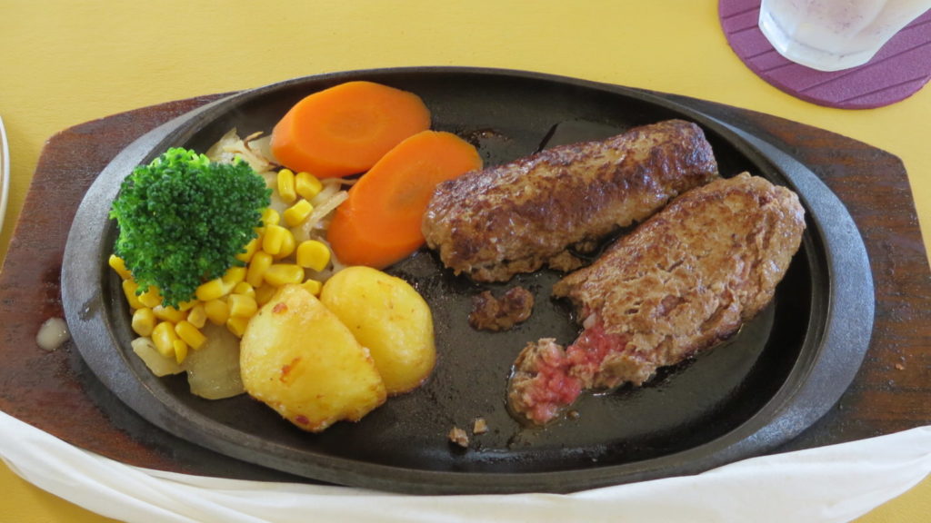 桜川市・真壁町・食事処・レストラン・ペンギン・ハンバーグ・まるごと撮影できちゃう学校スタジオ・近隣・アトリエミカミのハウススタジオ近郊